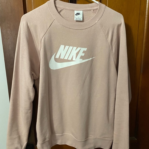 Nike Tops - Women’s sweatshirt